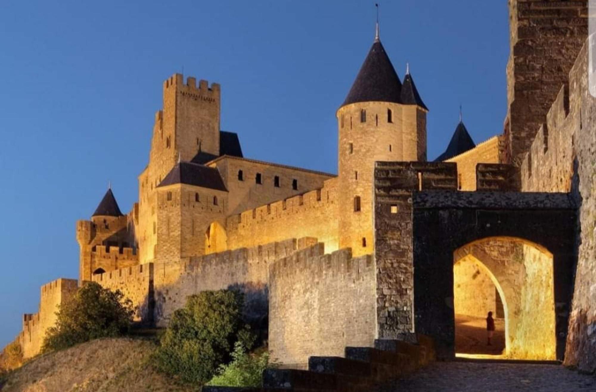 Villa Elegante A Carcassonne Avec Jardin Et Jacuzzi Luaran gambar