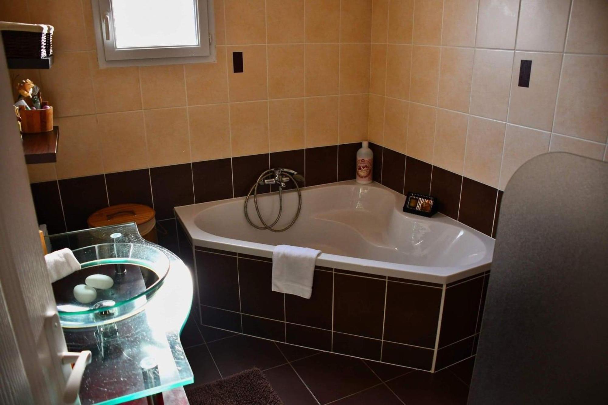 Villa Elegante A Carcassonne Avec Jardin Et Jacuzzi Luaran gambar