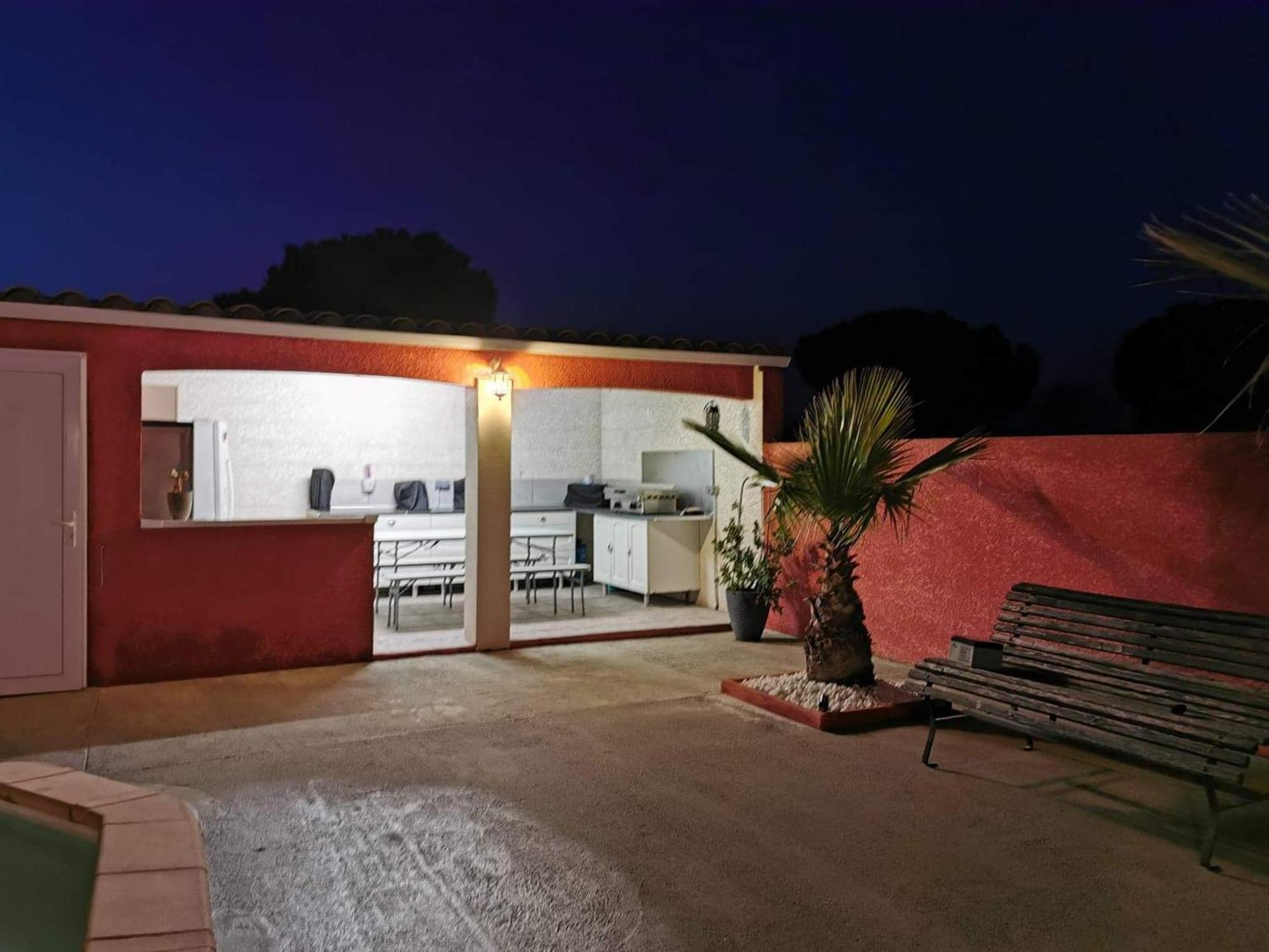 Villa Elegante A Carcassonne Avec Jardin Et Jacuzzi Luaran gambar