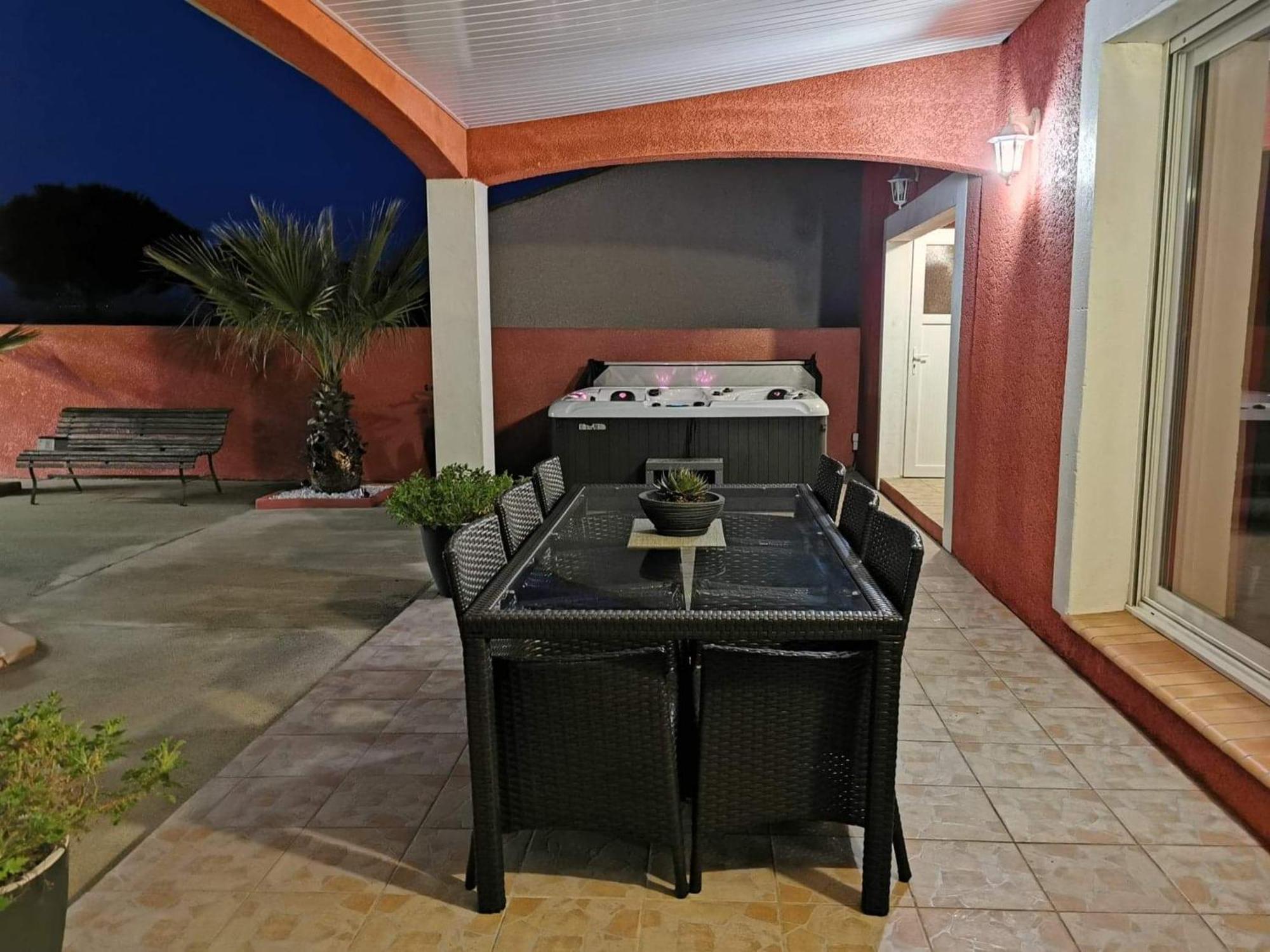 Villa Elegante A Carcassonne Avec Jardin Et Jacuzzi Luaran gambar